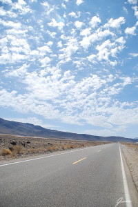 On the road verso Death Valley