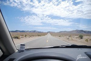 On the road verso Death Valley