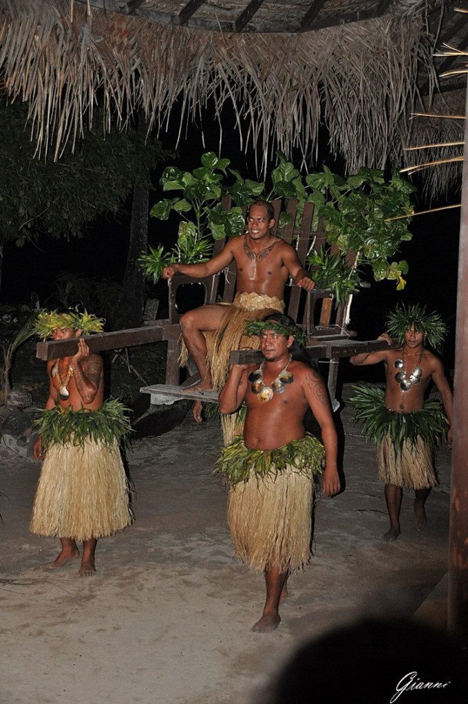 Tiki Village - Lo spettacolo serale