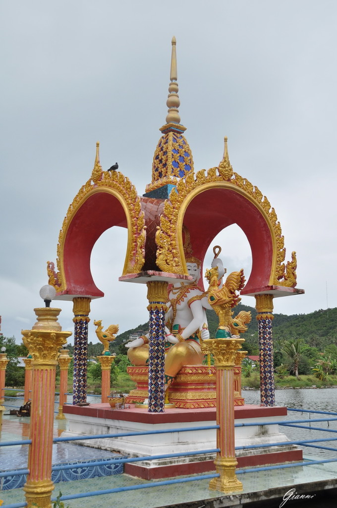 Wat Plai Laem