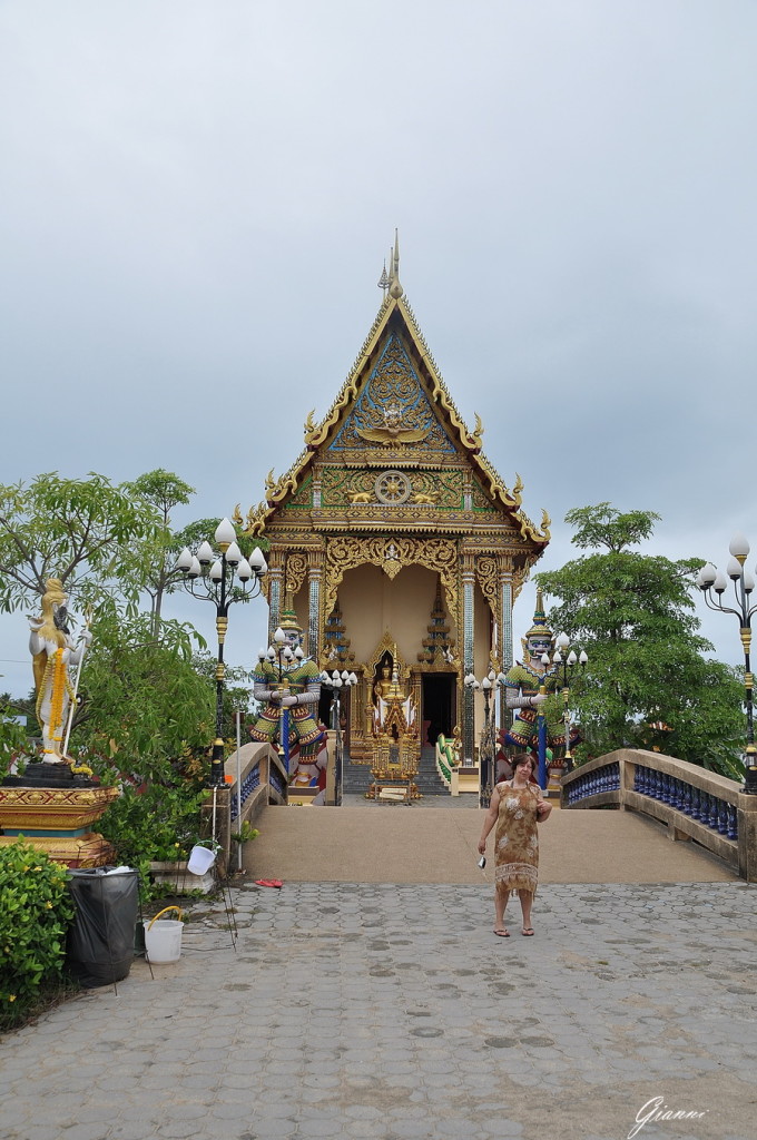 Wat Plai Laem