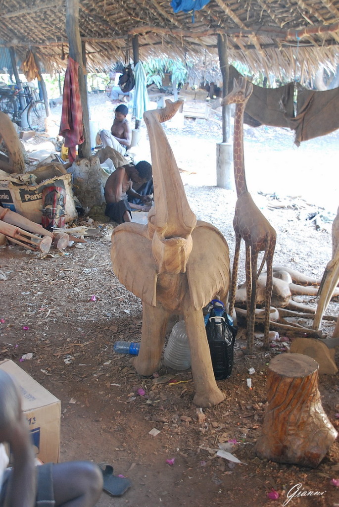 La fabbrica del legno a Malindi