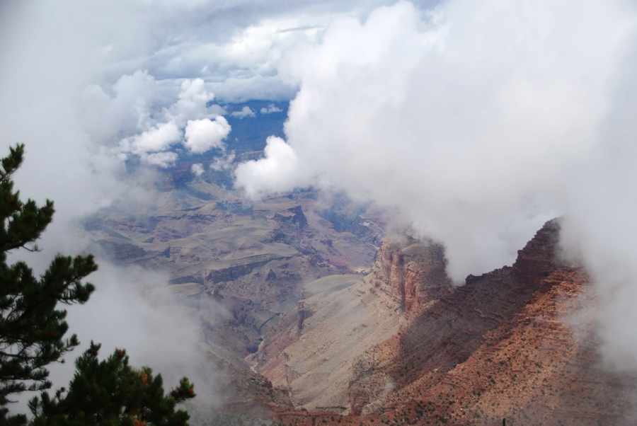 Grand Canyon nella nebbia