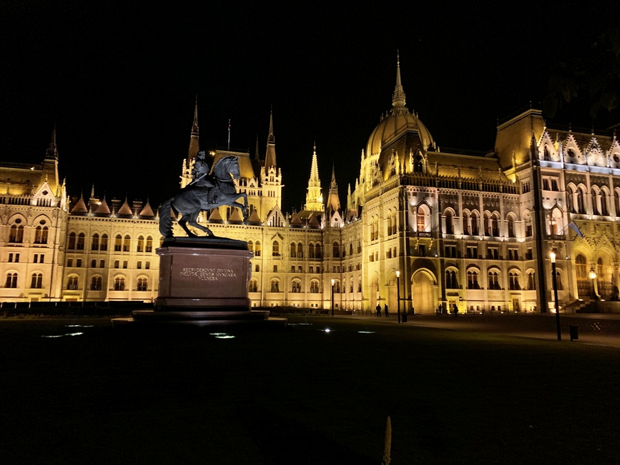 Parlamento di Budapest by night