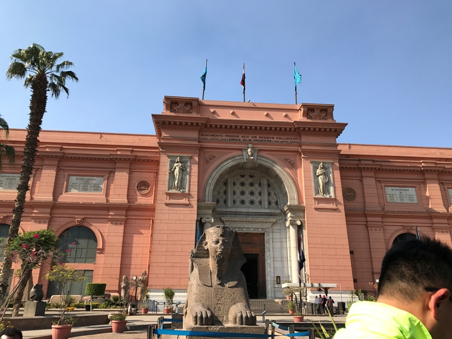 L'ingresso del Museo Egizio al Cairo