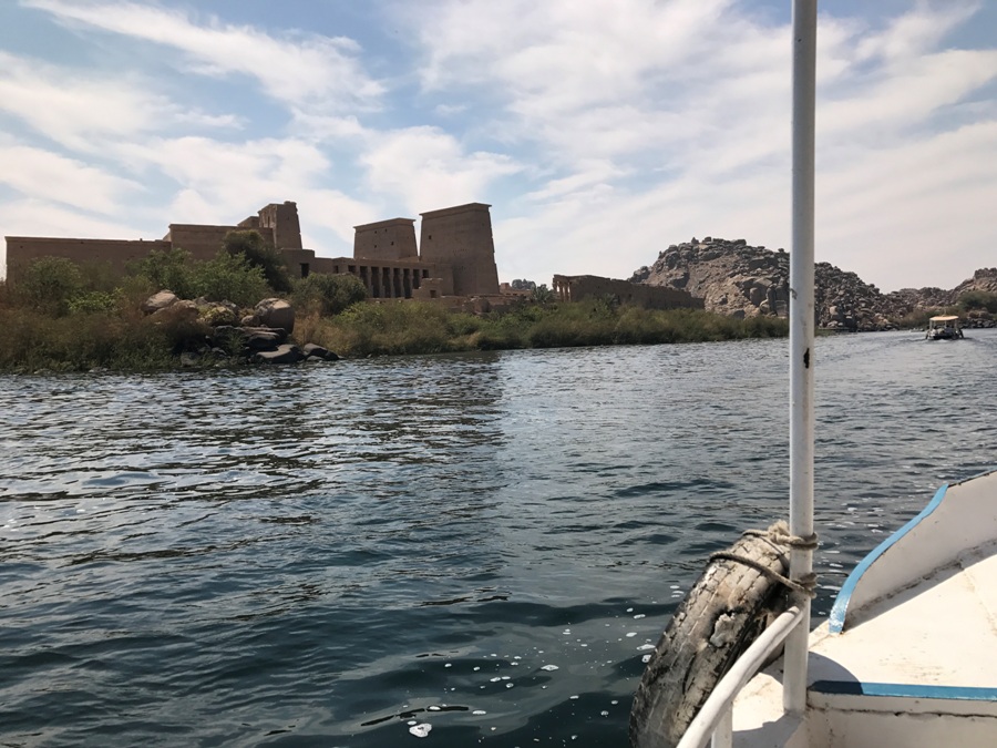 Egitto In barca verso il tempio di Philae