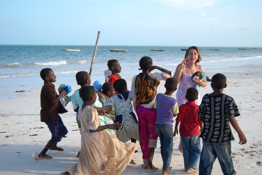 Bambini sulla spiaggia di Zanzibar
