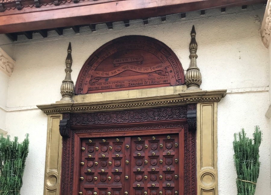 Portone decorato a Stonetown