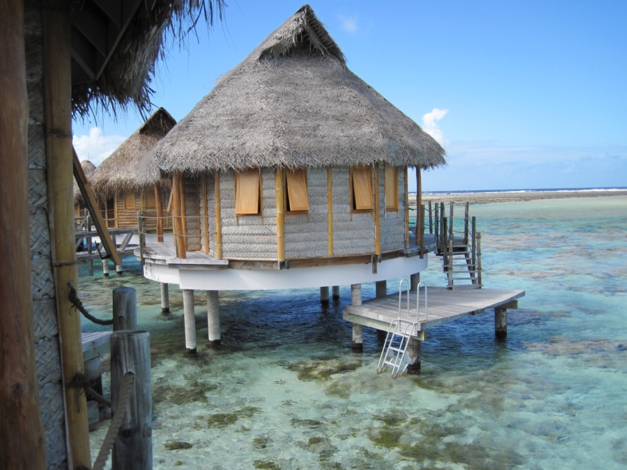 Overwater Bungalow a Tikehau