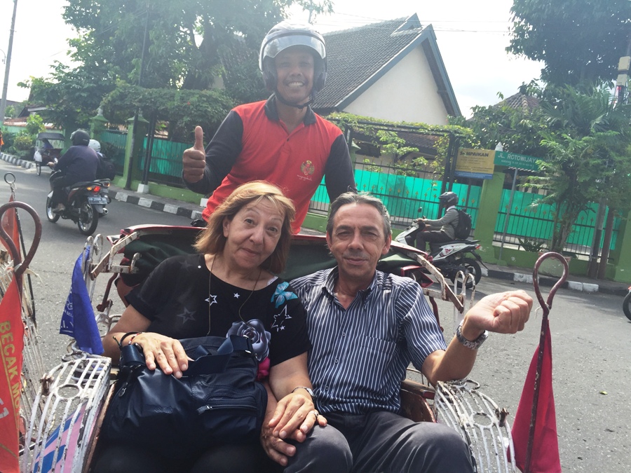 Sul rickshaw a motore