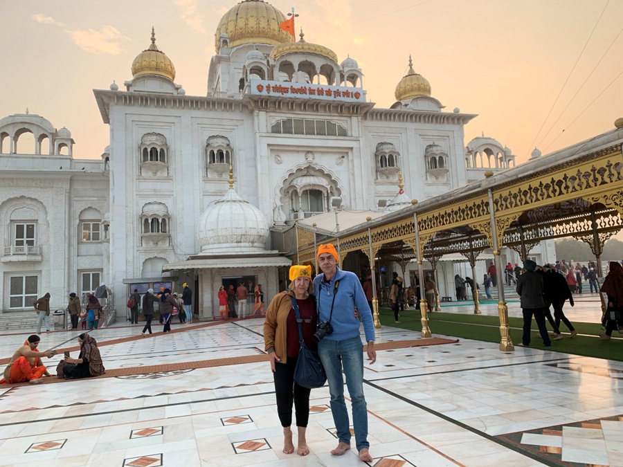  A piedi nudi al Gurudwara Bangla Sahib 