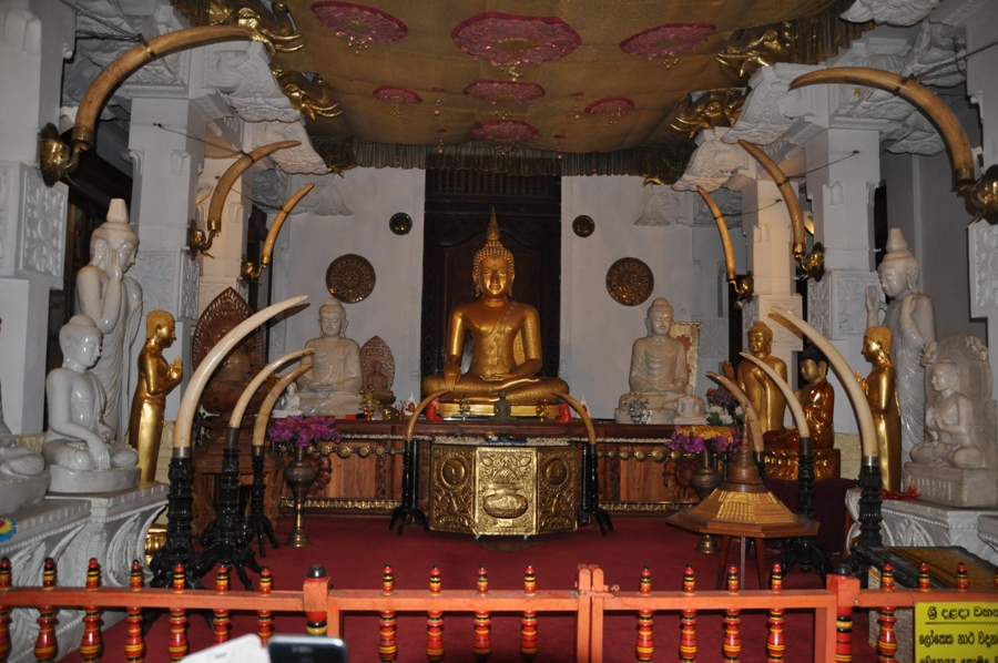 Statua all'interno del tempio