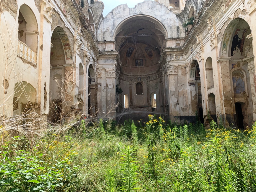 Cosa vedere a Bussana vecchia: il terremoto e gli artisti