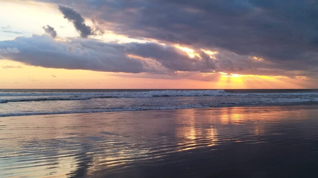 Tramonto sulla spiaggia di Kuta