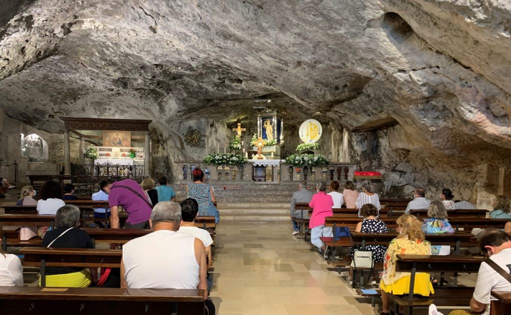 La grotta nel santuario di San Michele