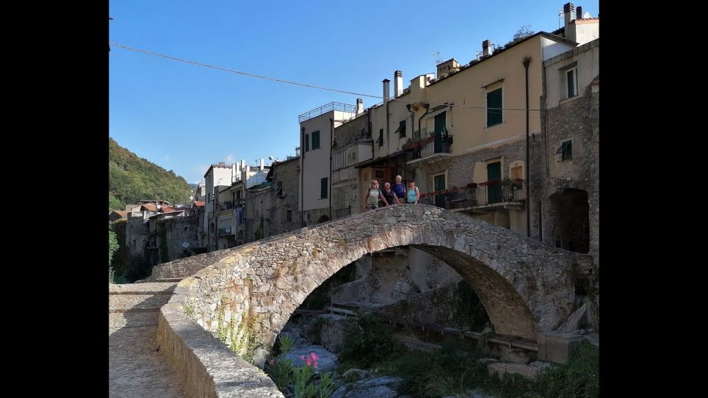 Ponte sul torrente Neva