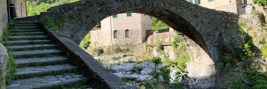 Zuccarello borgo in Liguria